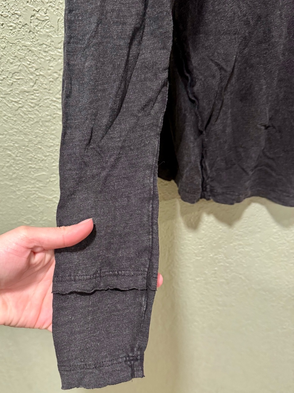 Pilcro Women's Black Long-Sleeve Crewneck Tee Small - Picture 3 of 5